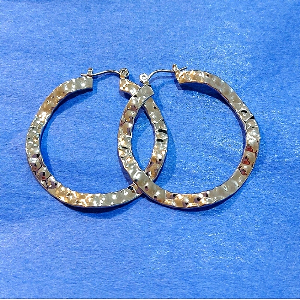 HAMMERED HOOP SILVER-TONED EARRINGS